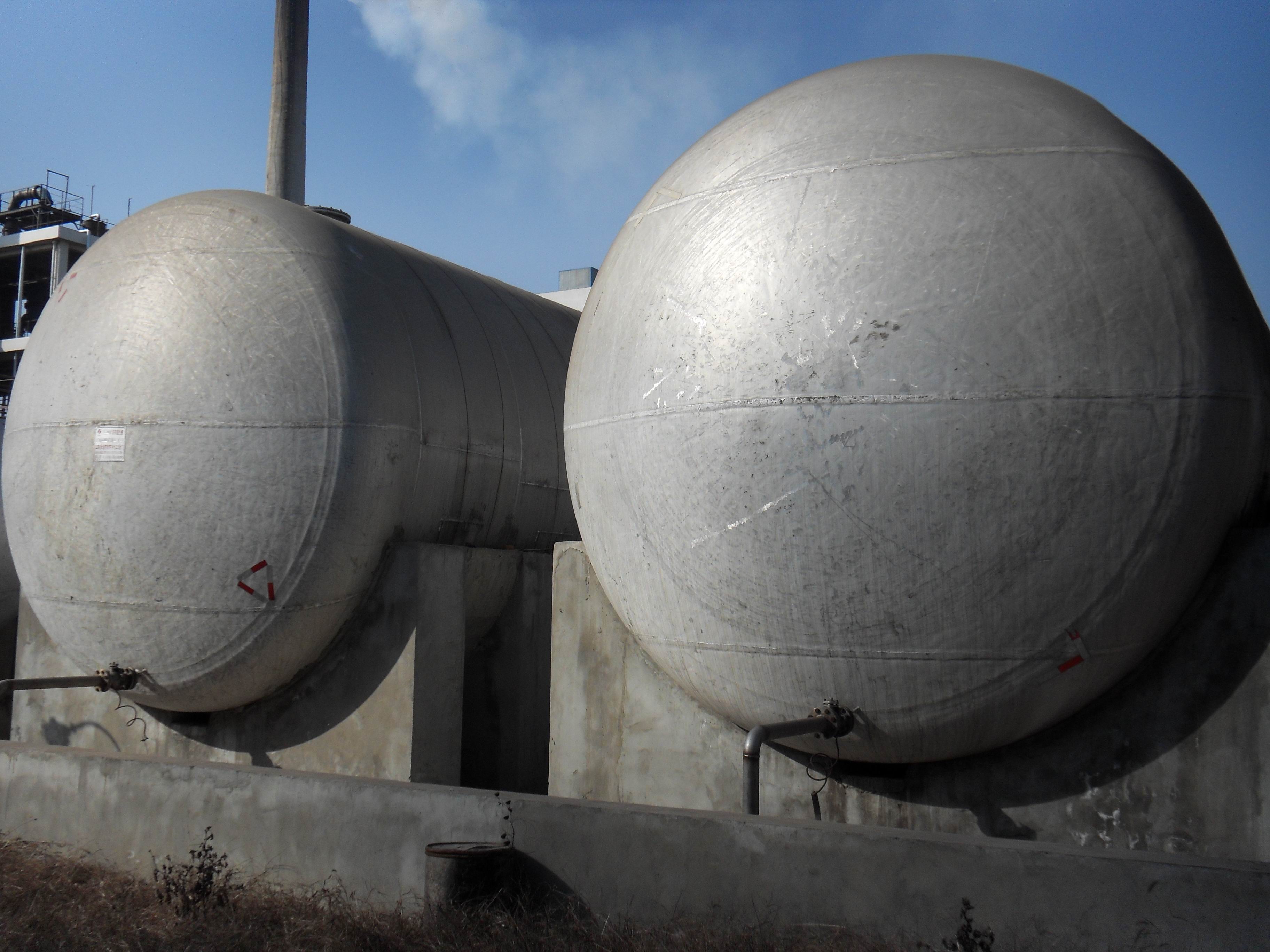 八一(yi)化工(gong)360立方(fang)硝酸(suan)儲罐(guan)