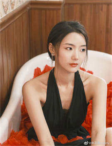 鲁滨逊漂流记电影-火线保镖女主角